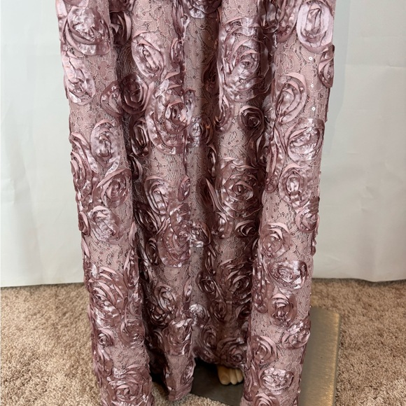 Alex Evenings Rosette A-Line Gown Sequins Short Sleeve in Rose Pink Size 18 - Picture 5 of 16